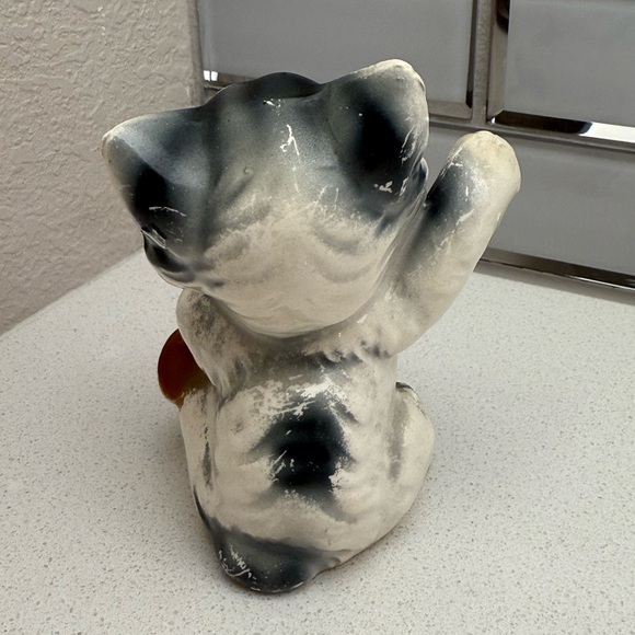 Vintage Cat Kitten Figurine Waving Holding a Shoe 1940s 1950s Made in Japan - Picture 4 of 8